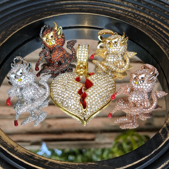 🖤 Devil Shape Pendant & 20" Cuban Chain - Picture 6 of 8